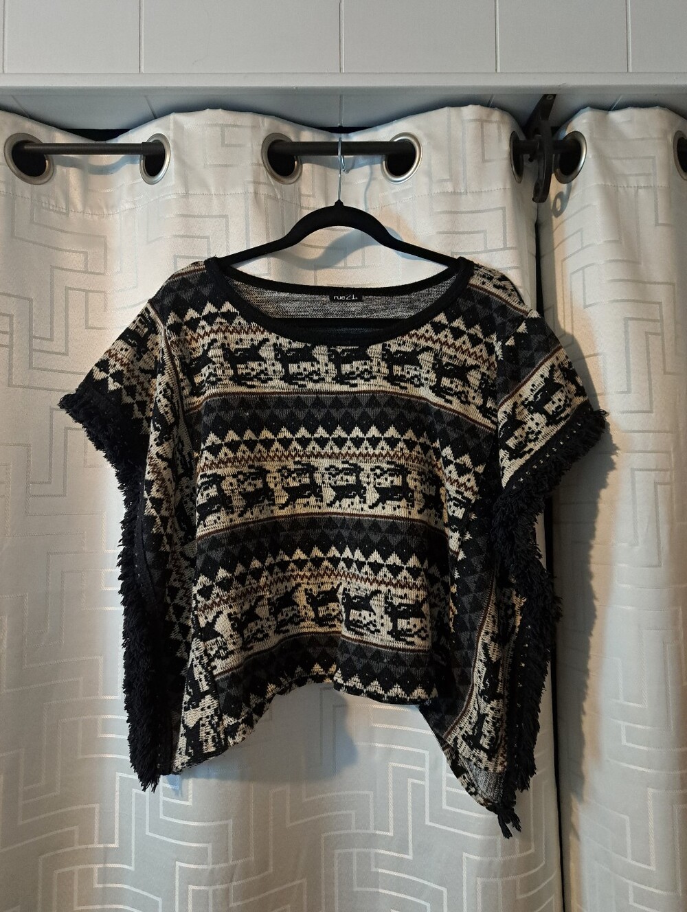 Rue21 Black and Cream Patterned Short-Sleeve Knit Top with Fringe